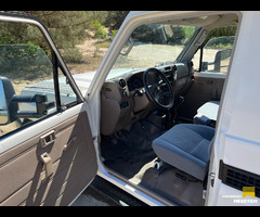Toyota Land Cruiser HZJ 79 Overlander - 13