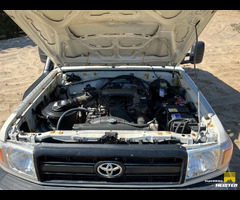 Toyota Land Cruiser HZJ 79 Overlander - 14